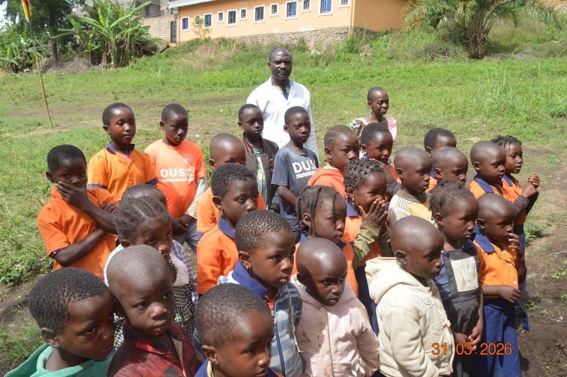 Pupils gathered around a MAMIKEU officer in the Yantou school yard