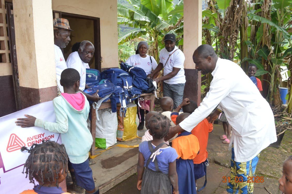 School kits handed out to pupils of Yantou Public School